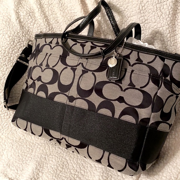 COACH BABY satchel CLASSIC Signature Collection Excellent condition/shape/form! - Picture 1 of 9